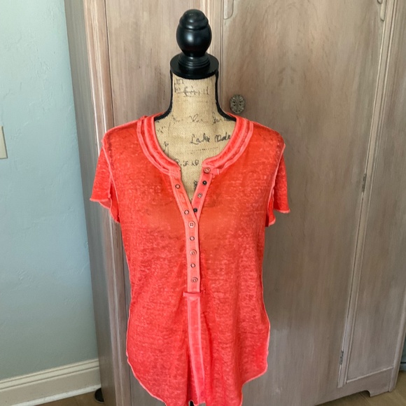 We the Free Free People Kia Henley Button T-Shirt strawberry burnout paper thin - Picture 4 of 15